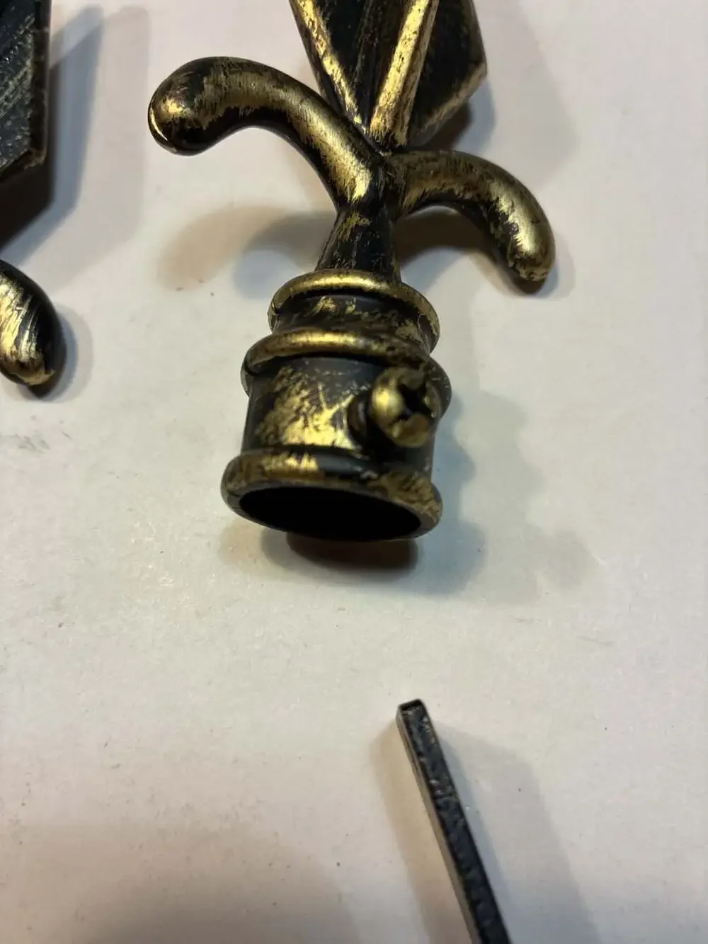 Gould Spear Design Fleur de Lis Curtain Rod Finial and Bracket Set Antique Gold
